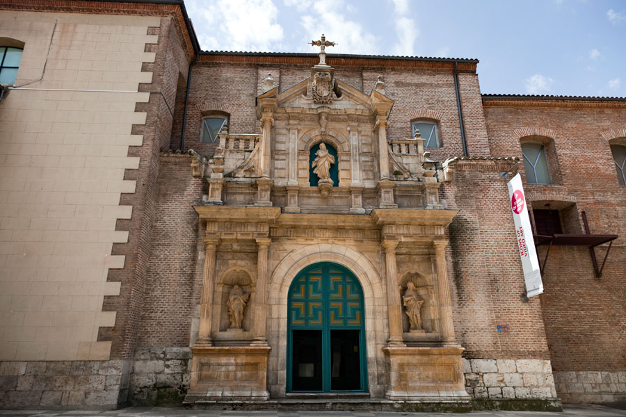 Exterior Sala de Exposiciones de las Francesas