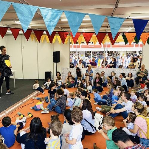 Cuentacuentos para bebés en la feria del libro